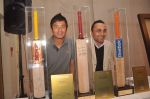 Bhaichung Bhutia, Rahul Bose at sports memorabilia auction in Trident, Mumbai on 27th Jan 2012 (30).JPG